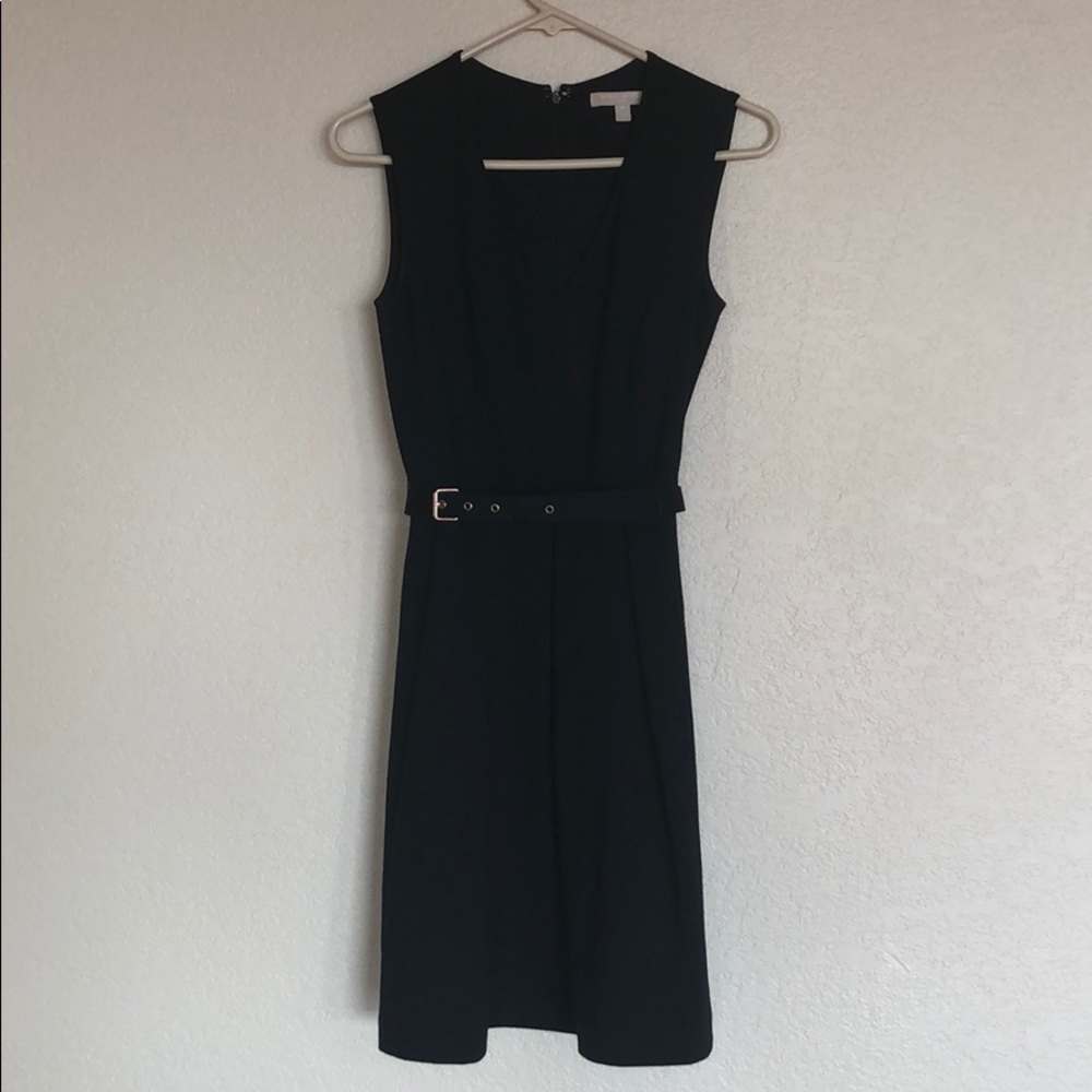 Plaided v- neck belted black dress